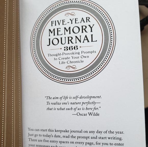 5 year memory journal, never used, good condition - Picture 4 of 5